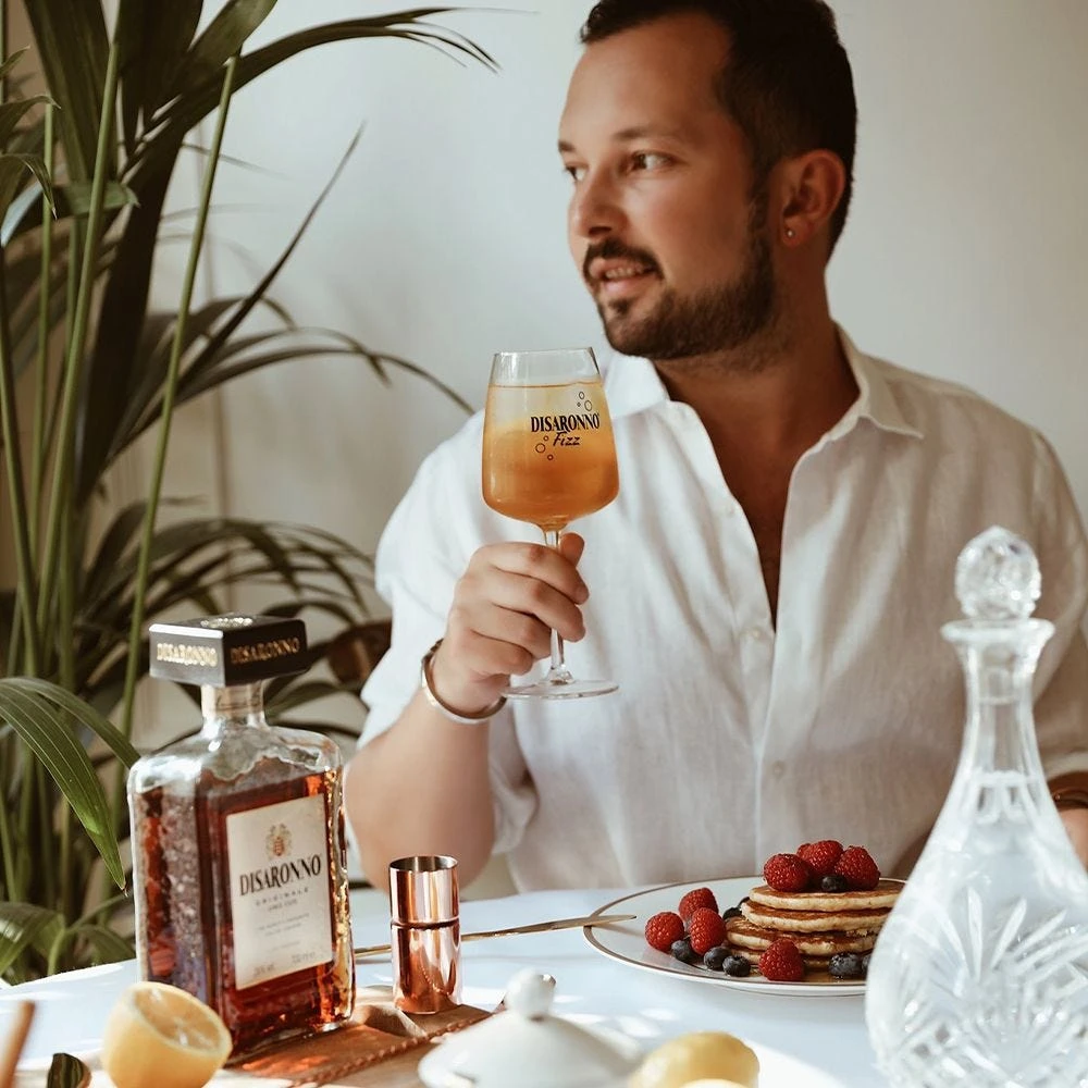 Disaronno Liqueur 70cl 4 Disaronno Liqueur 70cl - Image 4