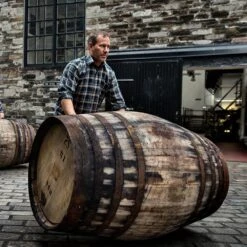 Highland Park 18 Year Whisky 70cl -Best Liquor Shop highland park lifestyle 02 1