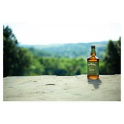 Jack Daniel's Apple Whiskey Liqueur 70cl -Best Liquor Shop jack daniels apple whiskey liqueur lifestyle1