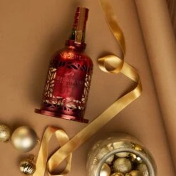 Redbreast 12 Year Whiskey 70cl Birdfeeder -Best Liquor Shop jameson redbreast 12 yr pure pot still irish whiskey 70c birdfeeder lifestyle1