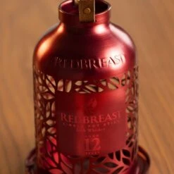 Redbreast 12 Year Whiskey 70cl Birdfeeder -Best Liquor Shop jameson redbreast 12 yr pure pot still irish whiskey 70c birdfeeder lifestyle4
